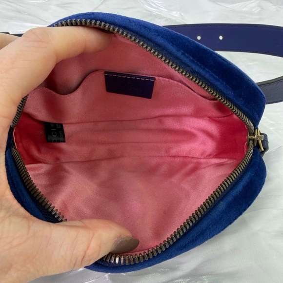 Gucci Navy Velvet Belt Bag with Gold Logo - Picture 6 of 6
